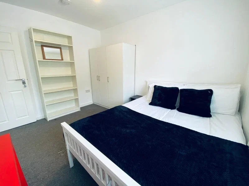 Room Walsingham Road in Greater London