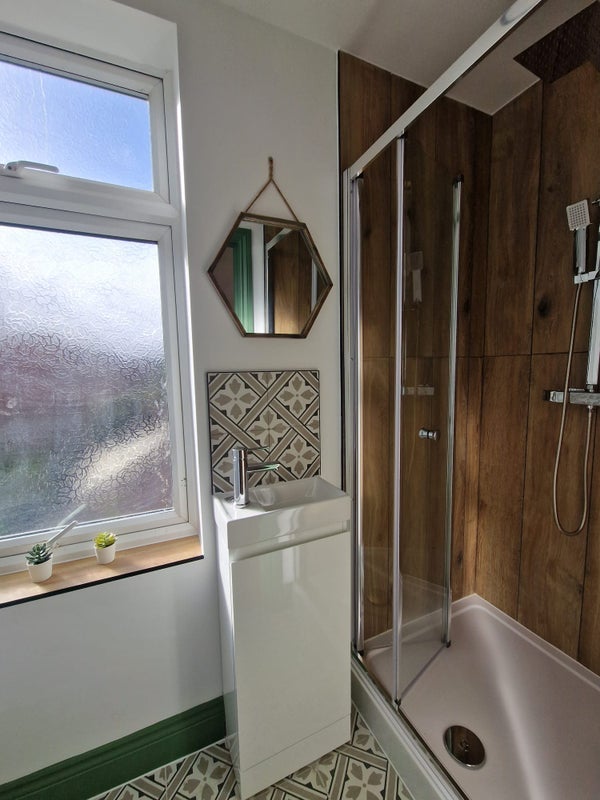 Room Avenue Road in Rugby