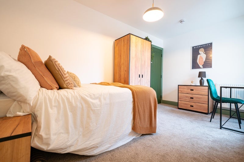 Room Avenue Road in Rugby