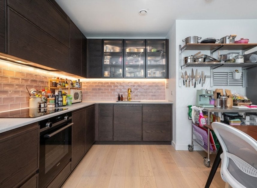 Flat Royal Crest Avenue in Greater London