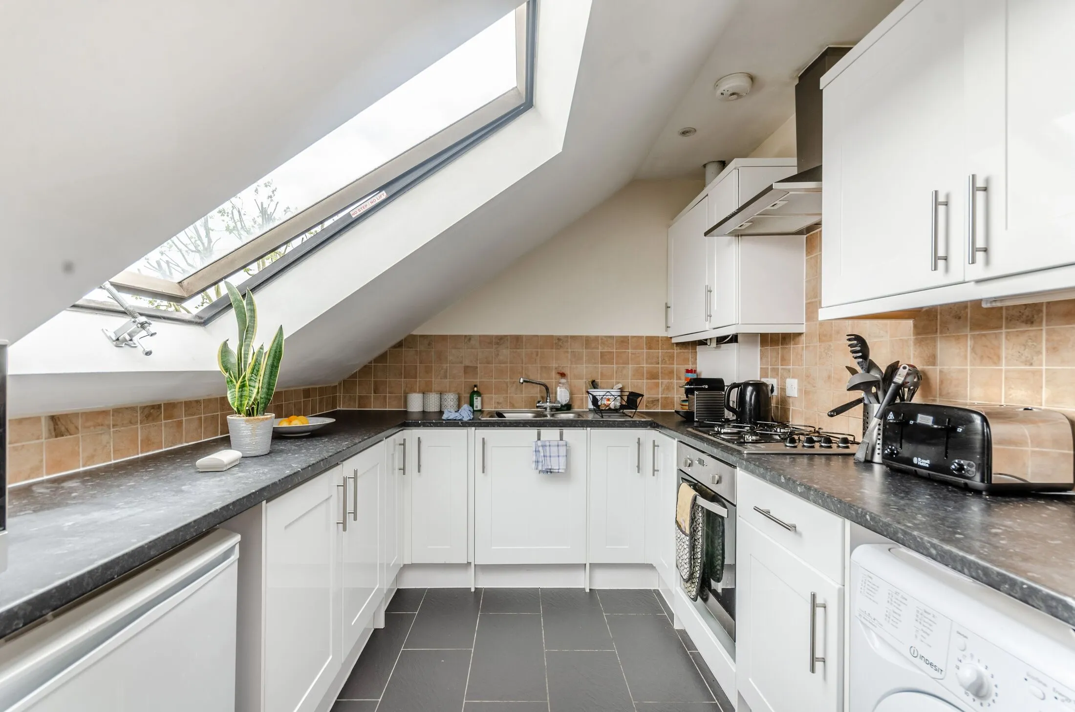 Flat Barry Road in Greater London