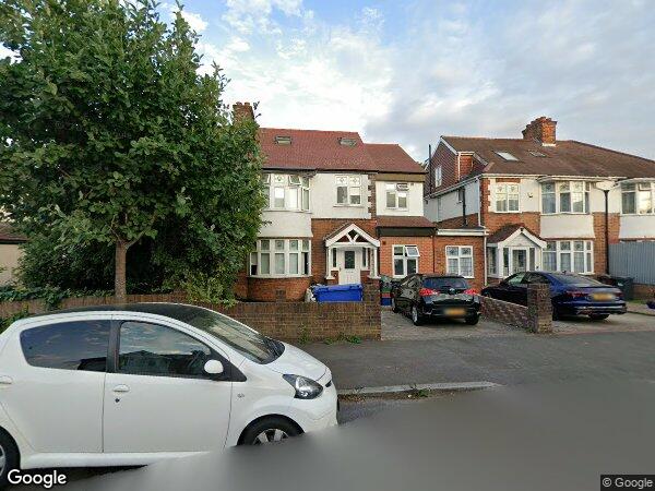 Flat Parkwood Road in Greater London