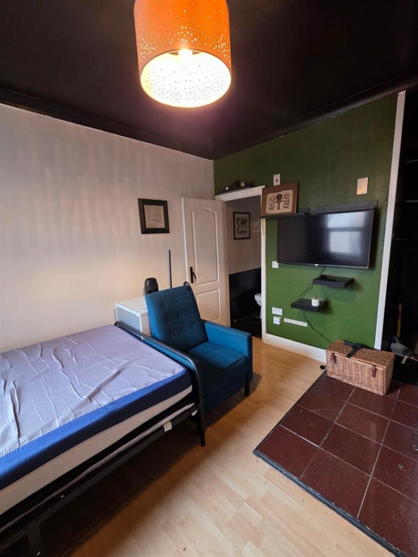 Flat The Vale in Greater London