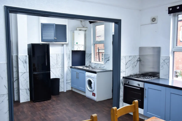 Flat Headingley Avenue in Leeds