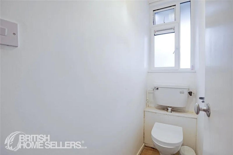 Flat Cleveland Gardens in City of Westminster