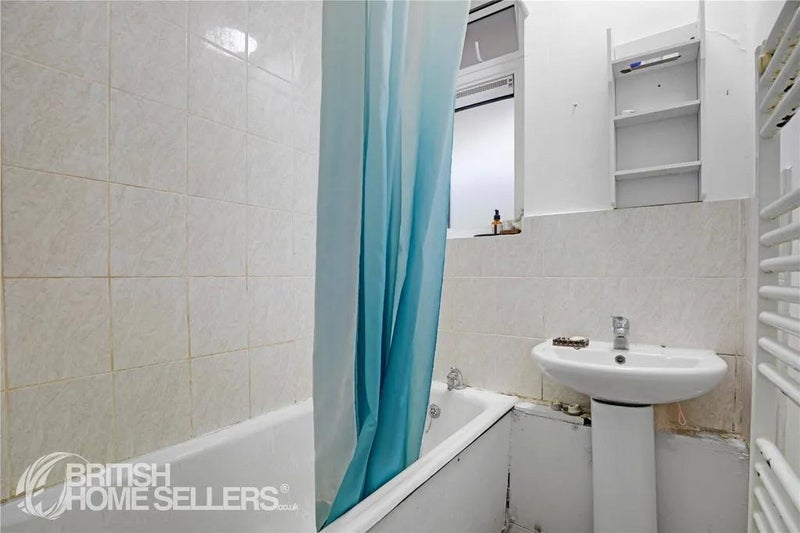 Flat Cleveland Gardens in City of Westminster