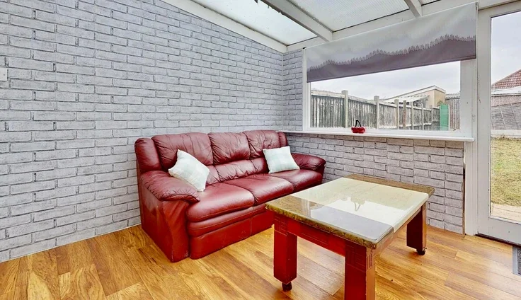 House Jenton Avenue in Greater London