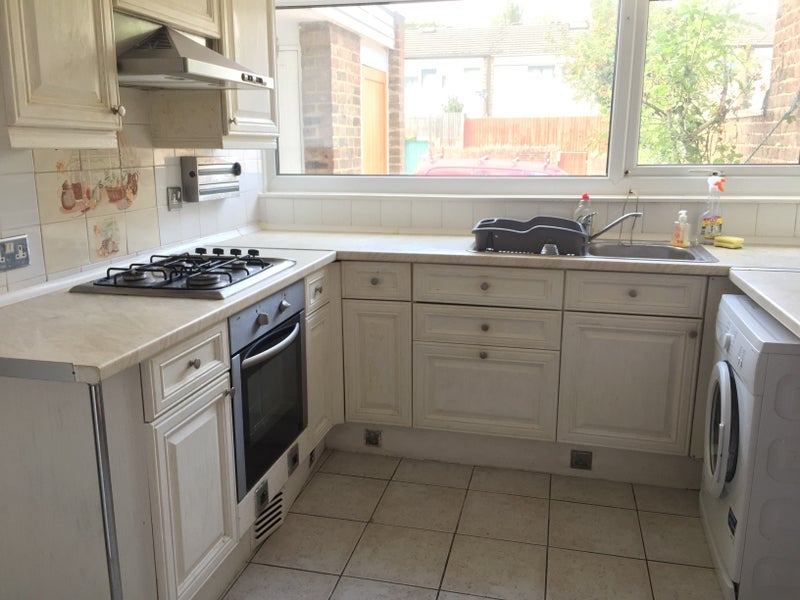 Room Bell Drive in Greater London
