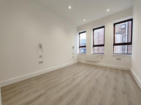 Flat Peach Street in Wokingham