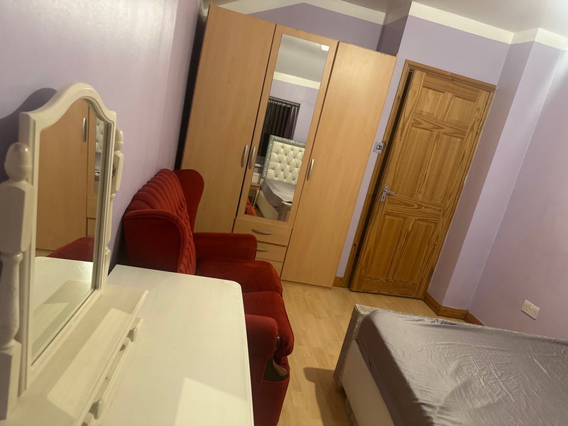 Room Cumberland Avenue in Slough