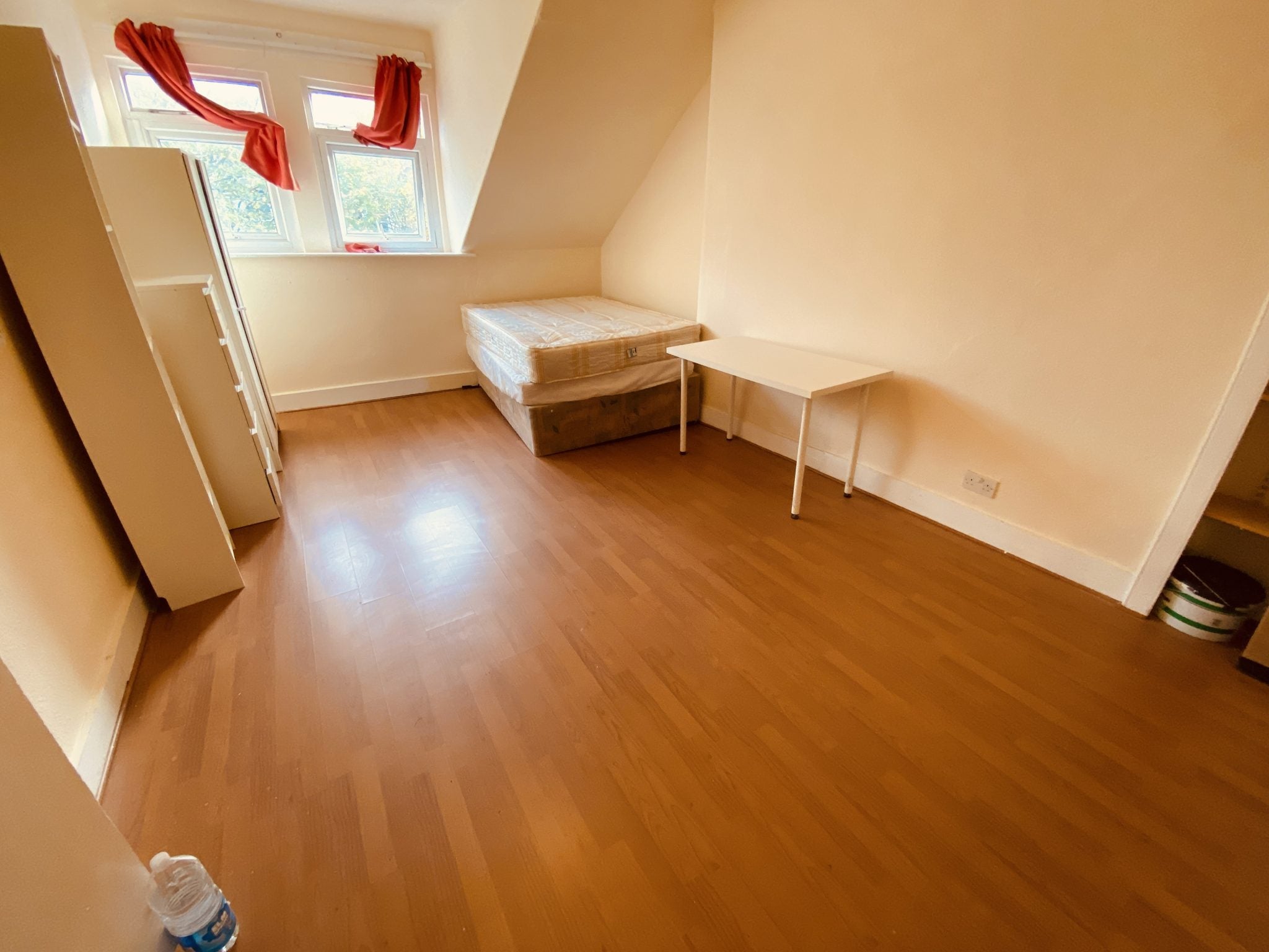Flat Gloucester Drive in Greater London