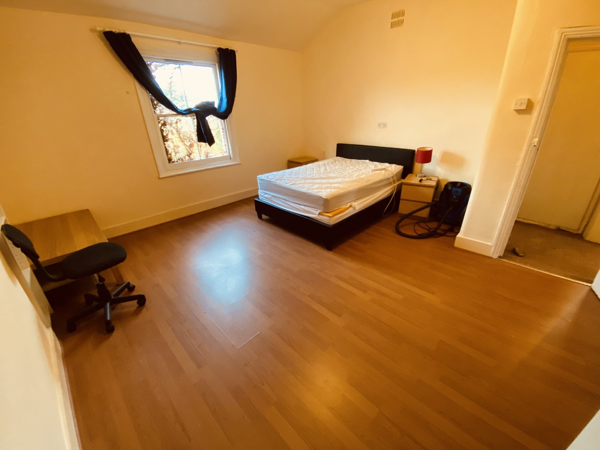 Flat Gloucester Drive in Greater London