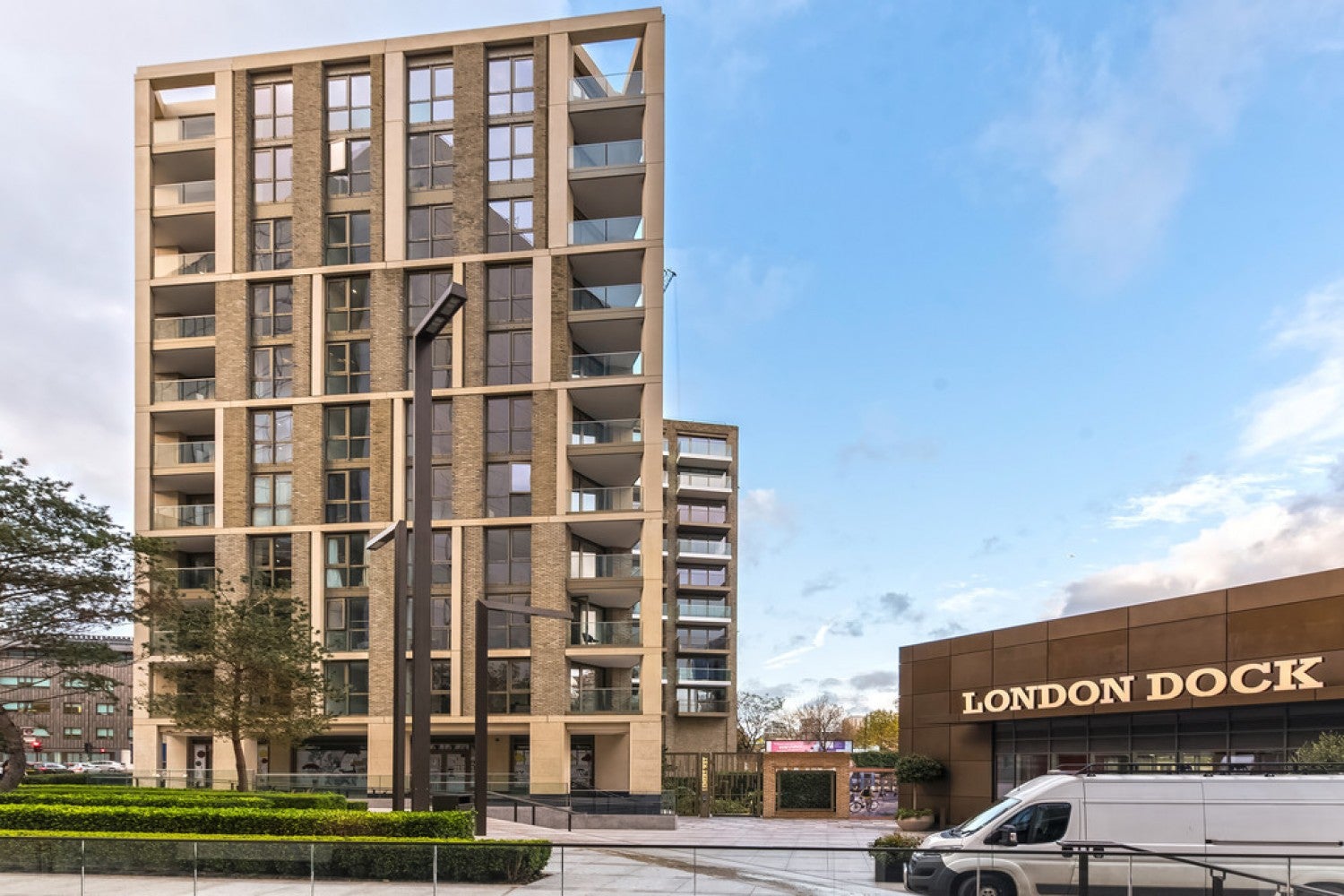 Flat Virginia Street in Greater London