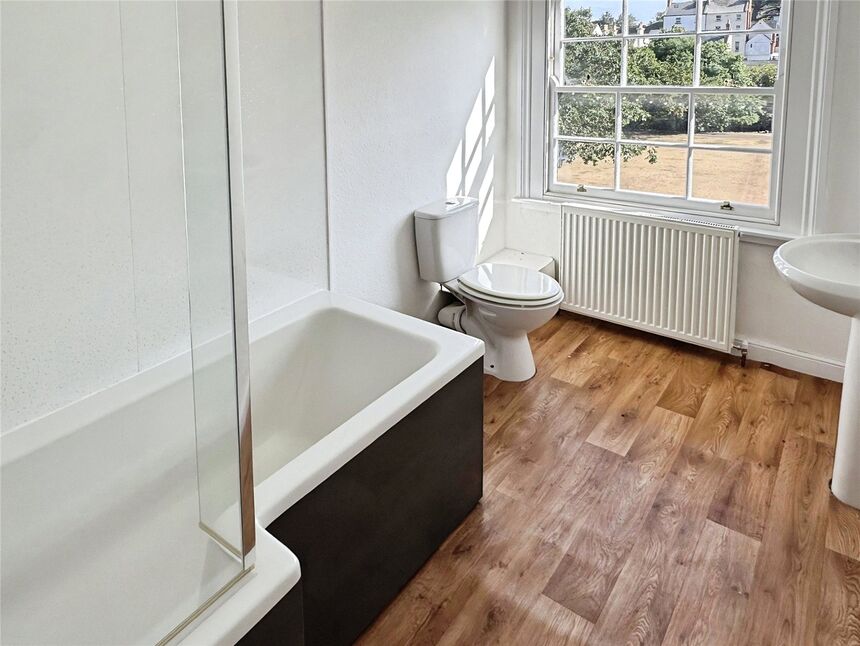 Flat The Strand in Teignbridge