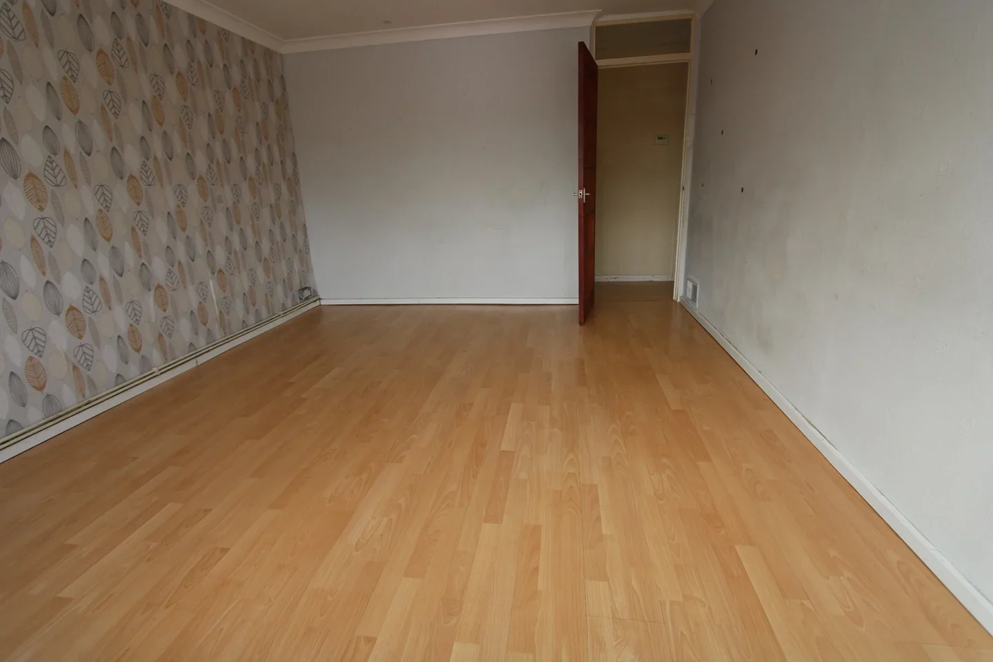 Flat Longford Court in Epsom and Ewell