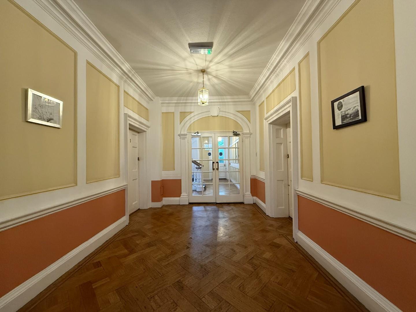 Flat Little Ealing Lane in London