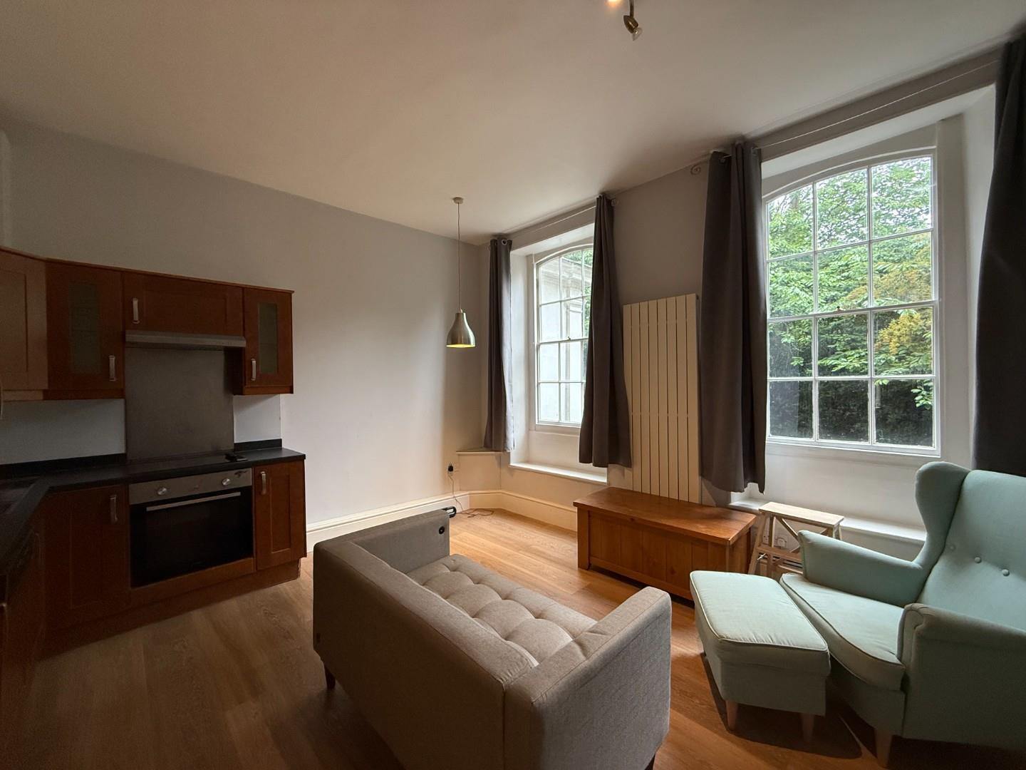 Flat Little Ealing Lane in London