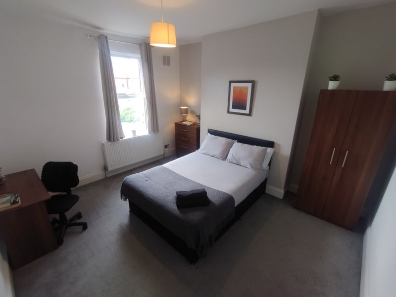 Room Long Causeway in Wakefield