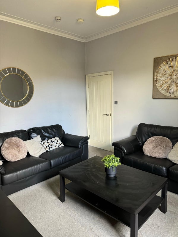 Room Long Causeway in Wakefield