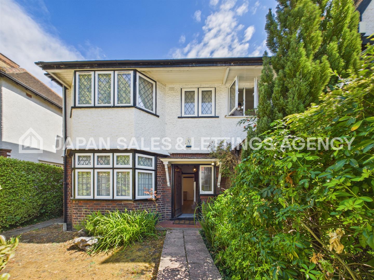 House Links Road in Greater London