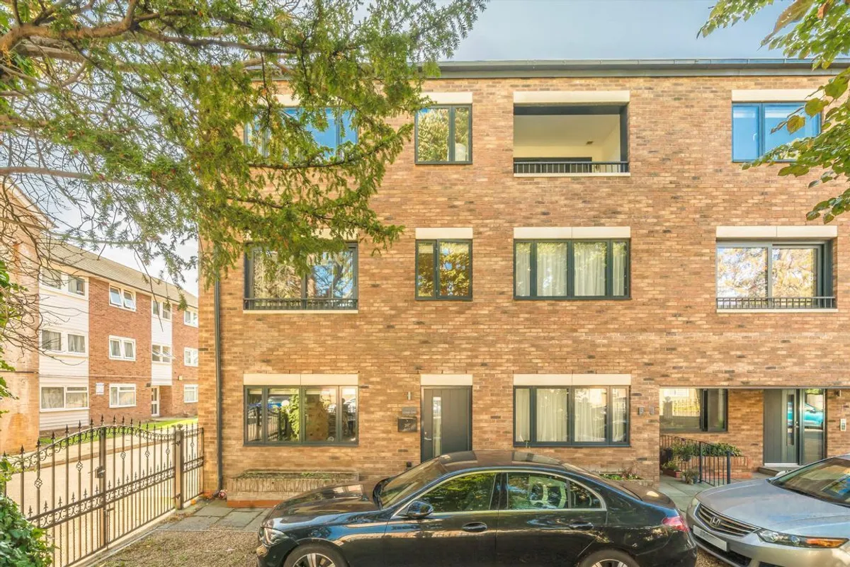 House Golden Manor in Greater London