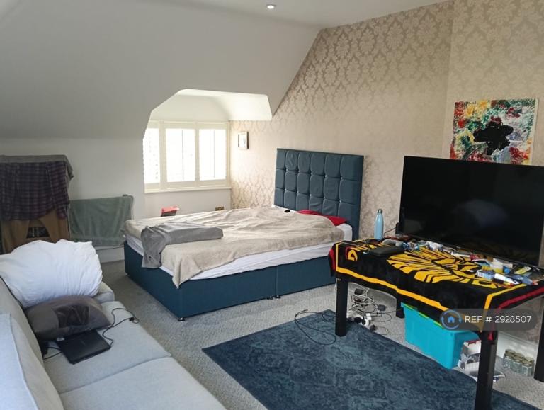 Room High Tree Close in Greater London