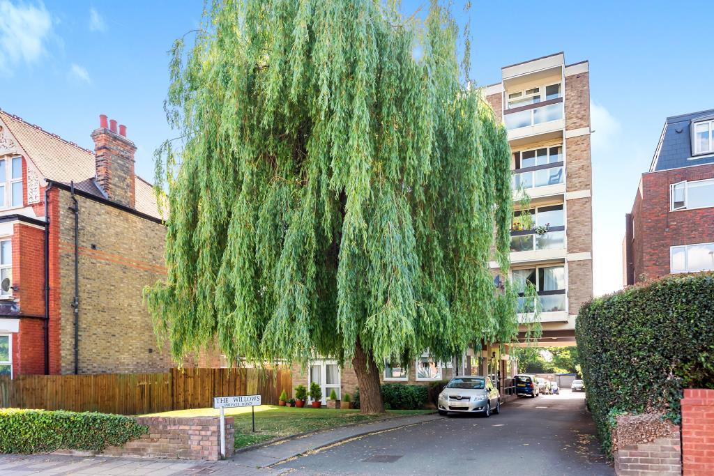 Flat High Road in Greater London