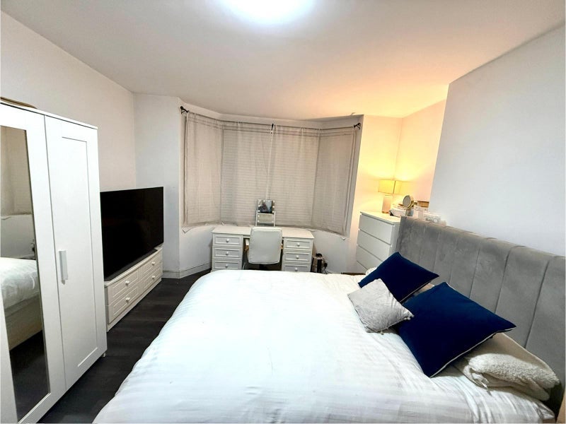 Room Park Hill Drive in Leicester
