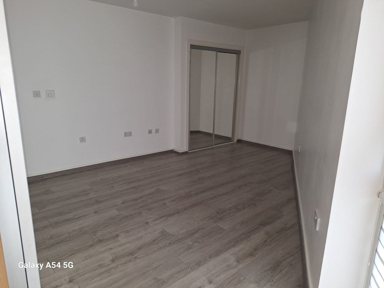 Flat Minter Road in Greater London