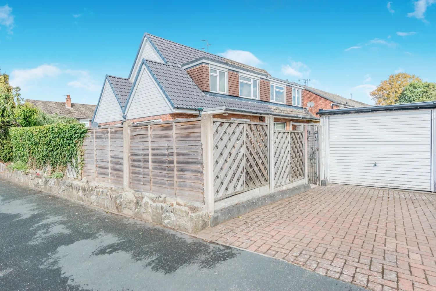 House Longwood Close in Leeds