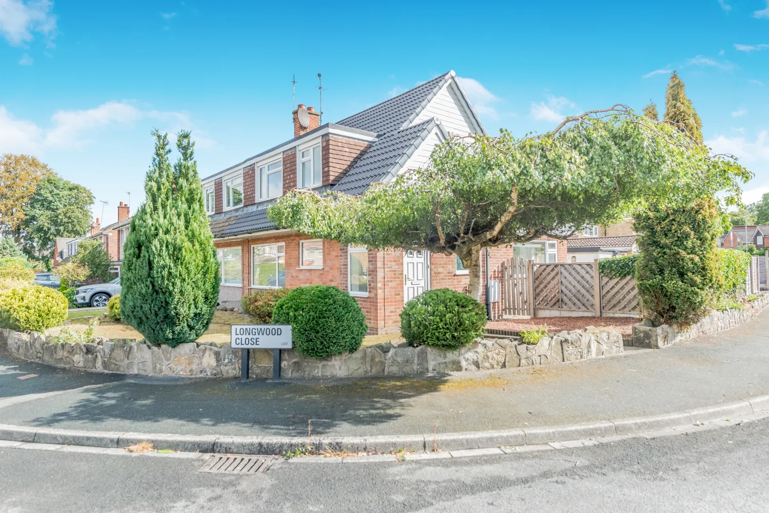 House Longwood Close in Leeds