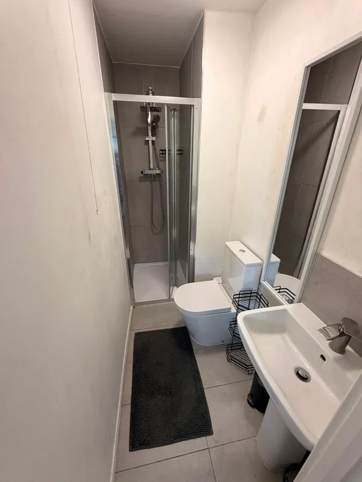 Room Russell Grove in Greater London