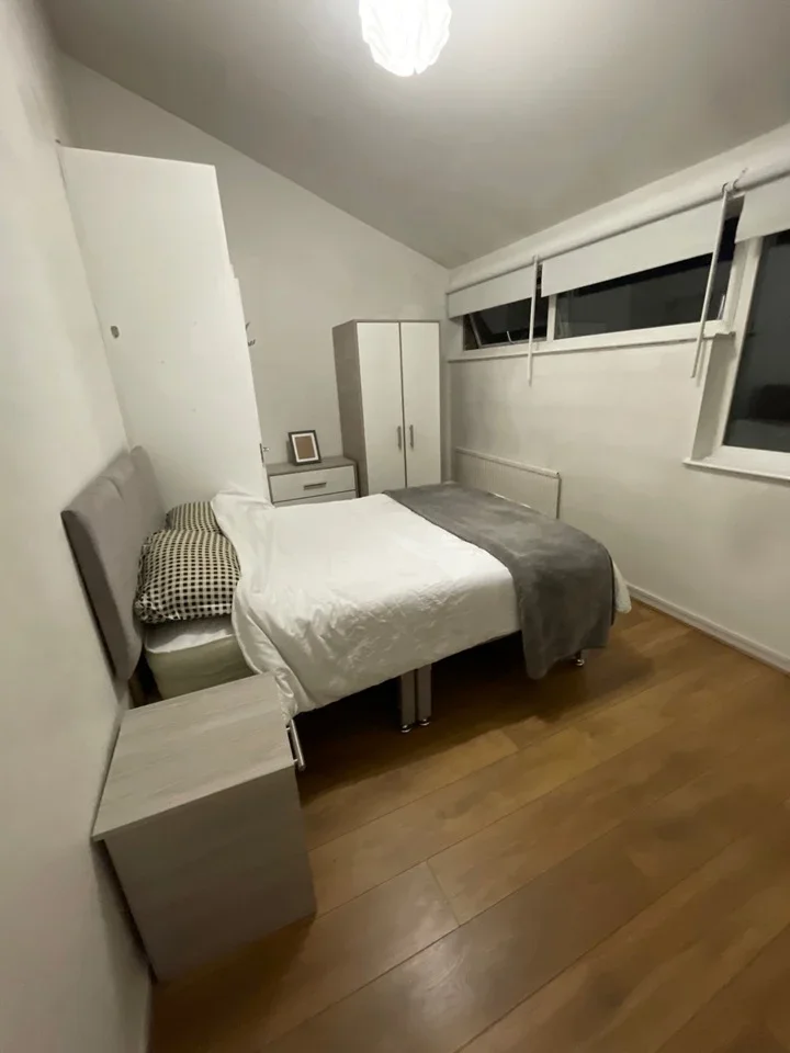 Room Russell Grove in Greater London