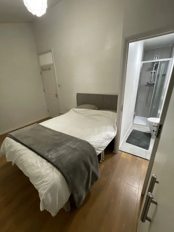 Room Russell Grove in Greater London
