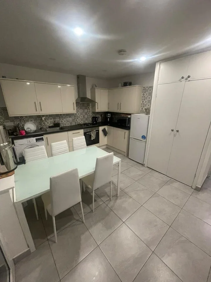 Room Russell Grove in Greater London