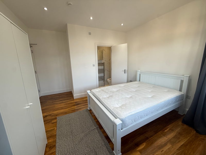 Room West Way in Greater London