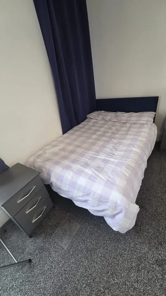 Room Queens Gate Street in Hull
