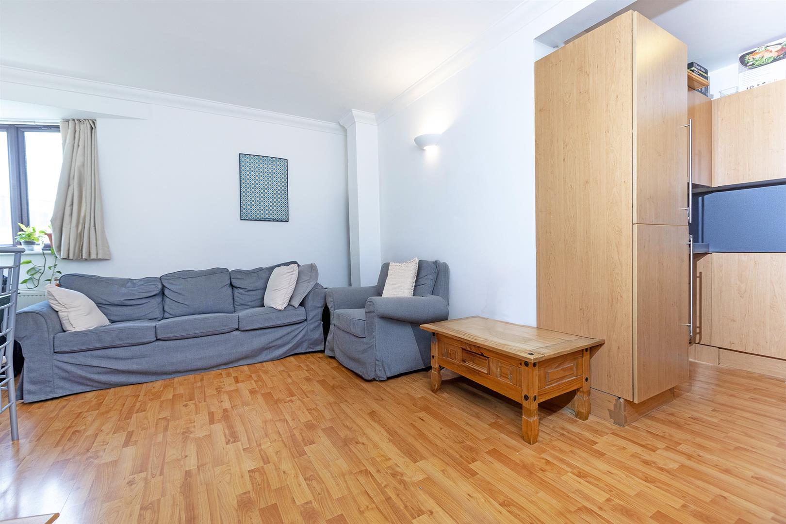 Flat Hulme Place in Greater London