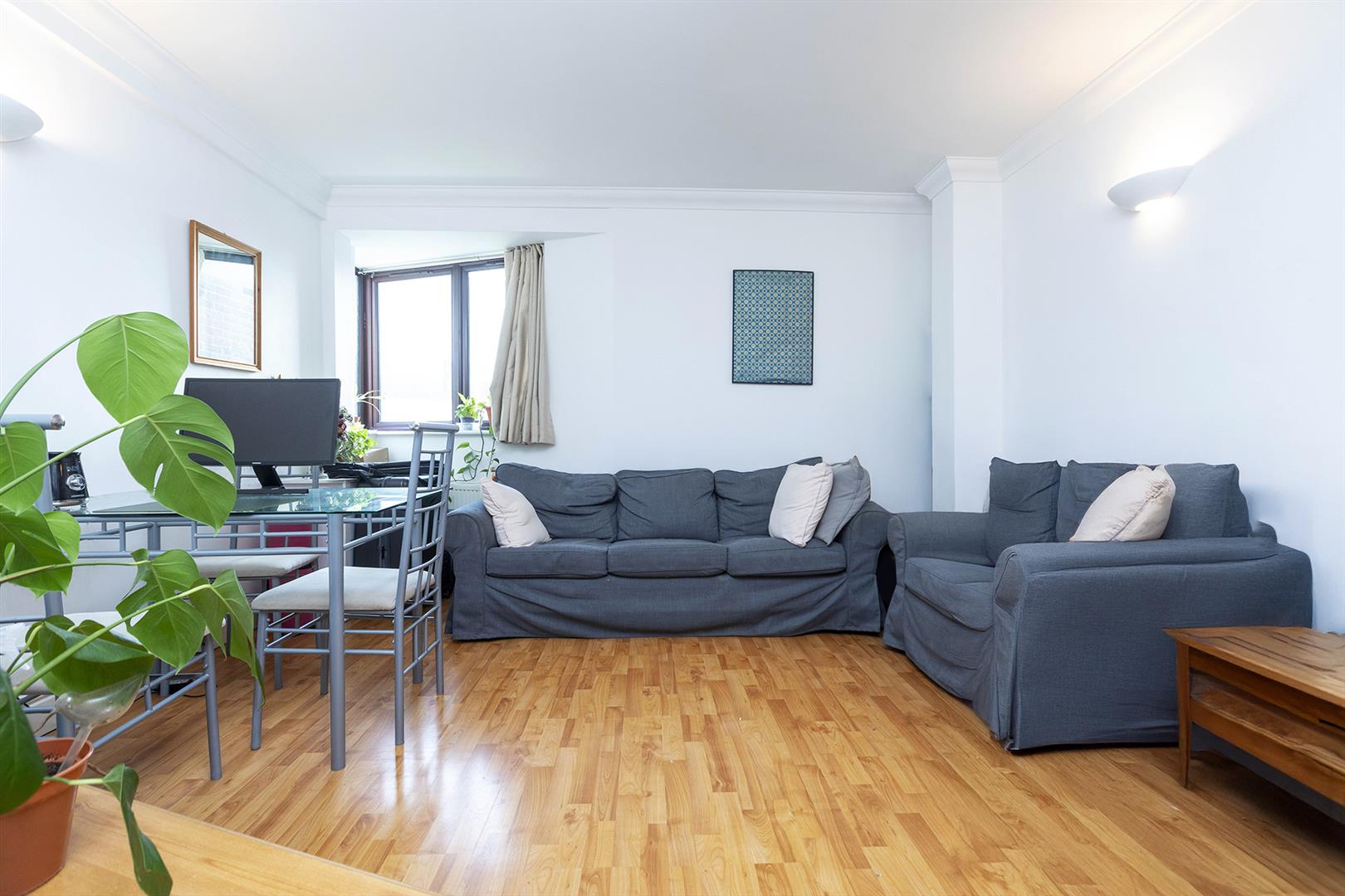 Flat Hulme Place in Greater London