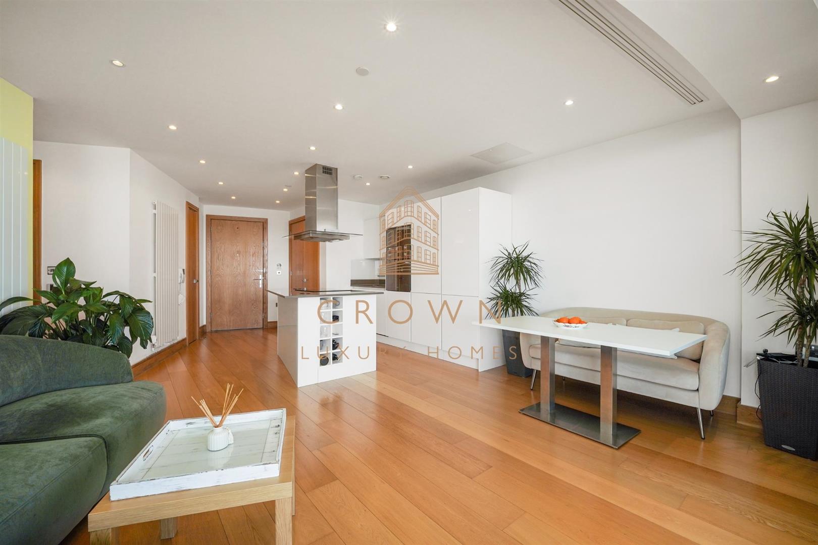 Flat Crossharbour Plaza in Greater London