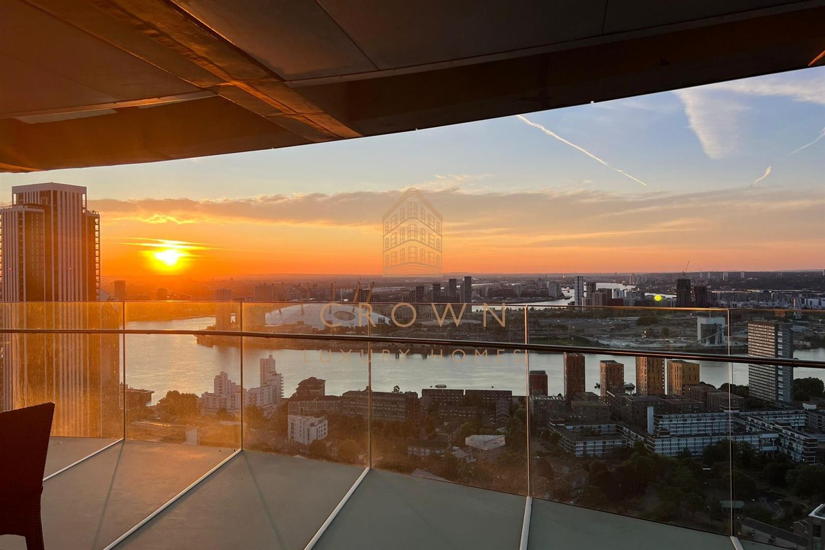 Flat Crossharbour Plaza in Greater London