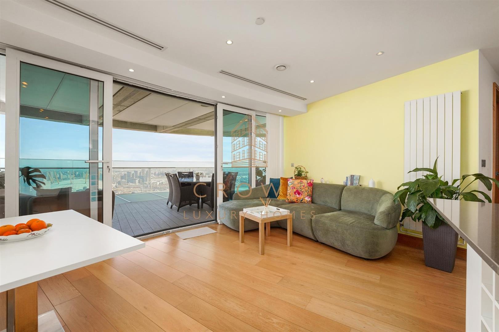 Flat Crossharbour Plaza in Greater London