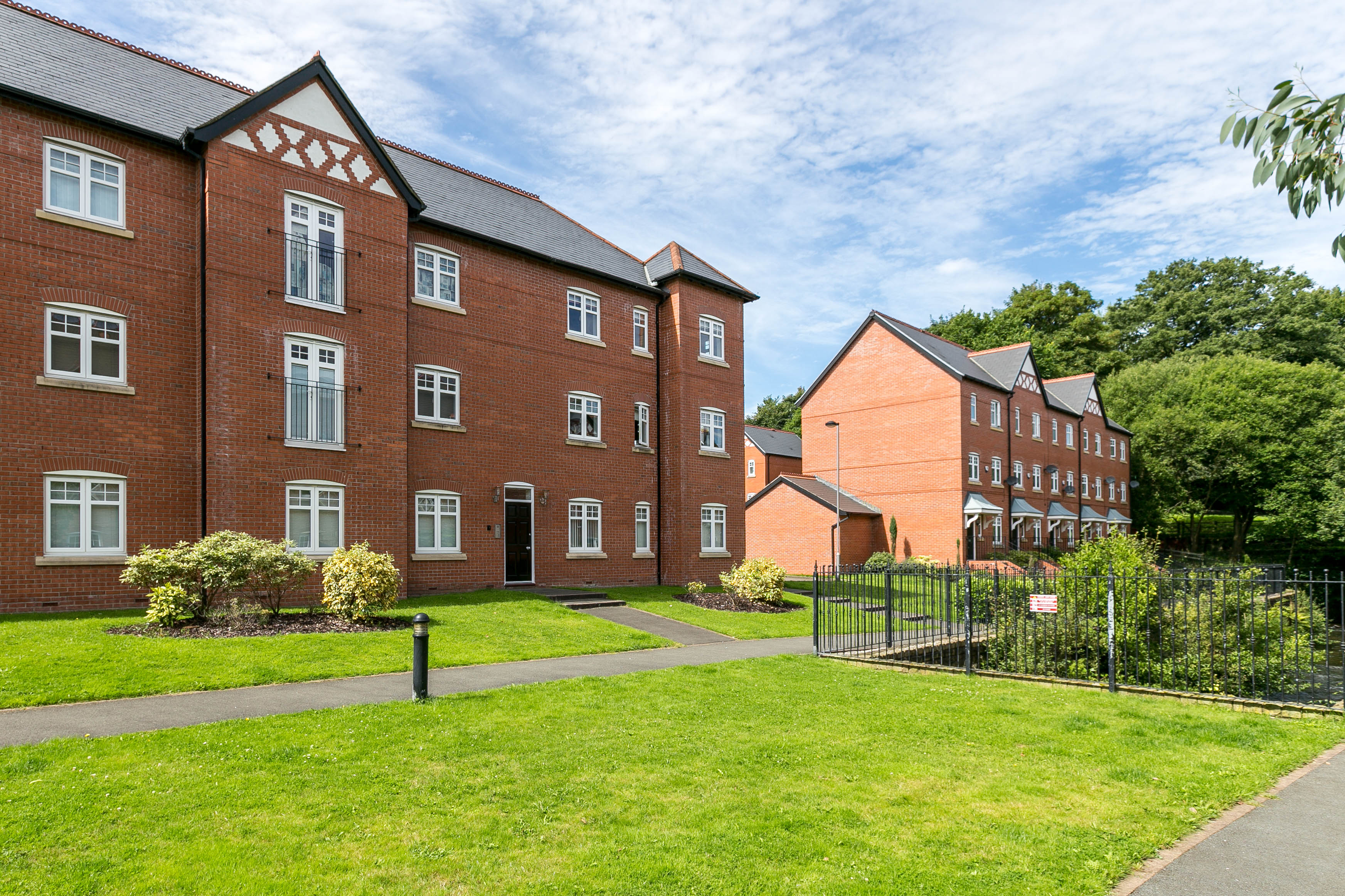 Flat Alden Close in Worthington