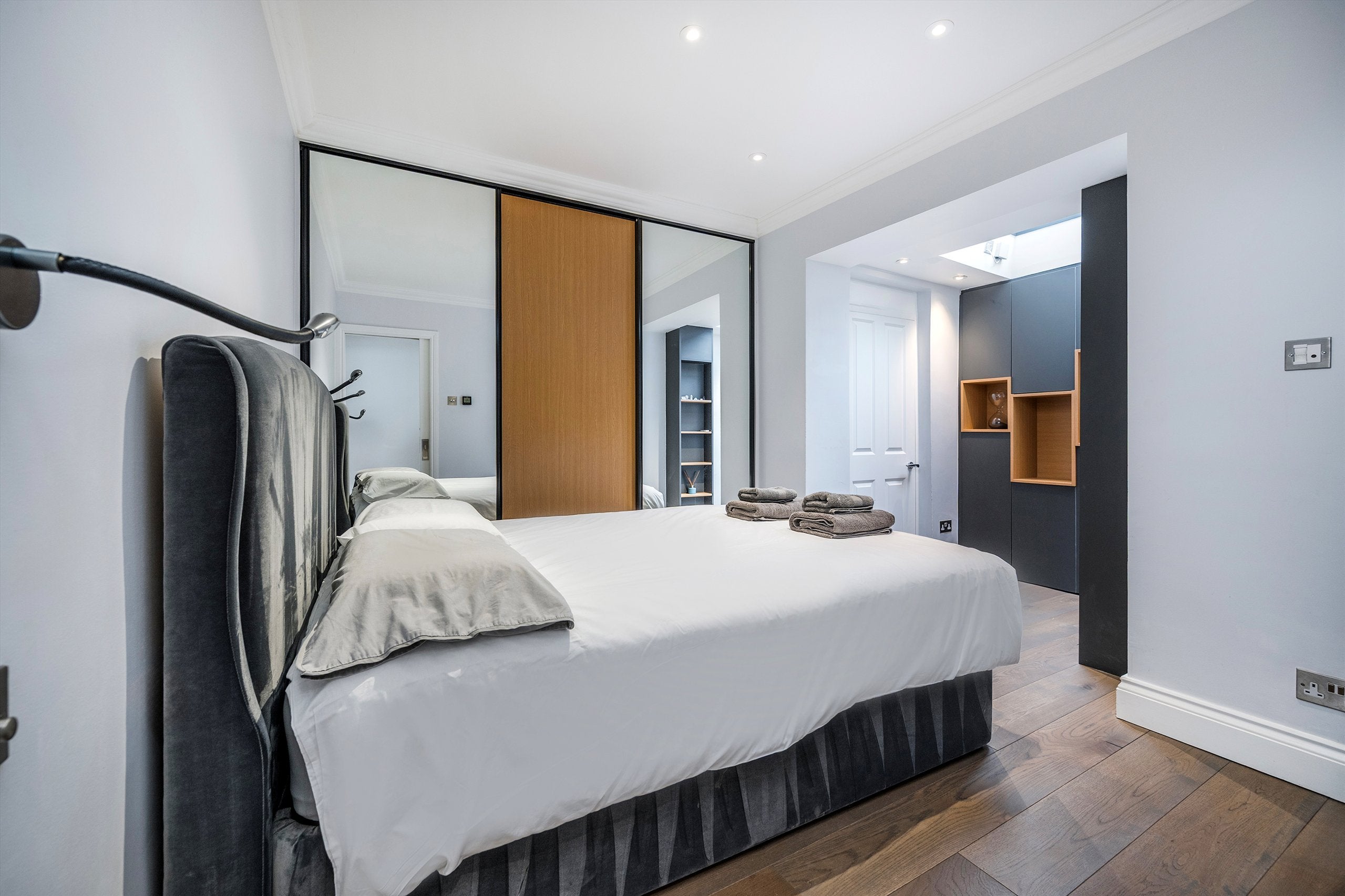 Flat Burnaby Street in Greater London