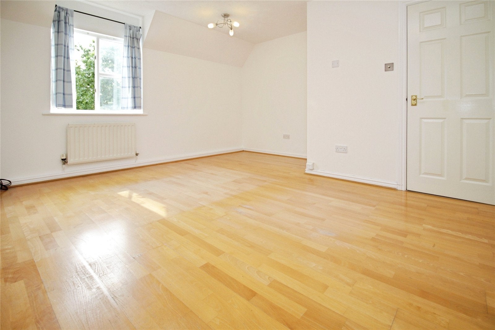 Flat Hazel Close in Basildon