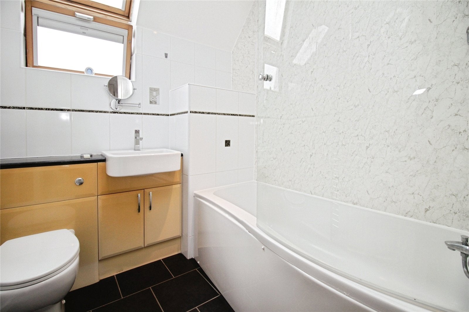 Flat Hazel Close in Basildon