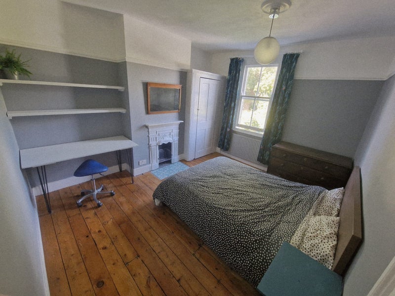 Room Lansdowne Road in Greater London