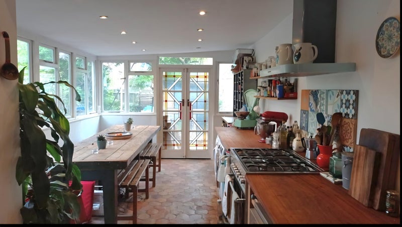 Room Lansdowne Road in Greater London