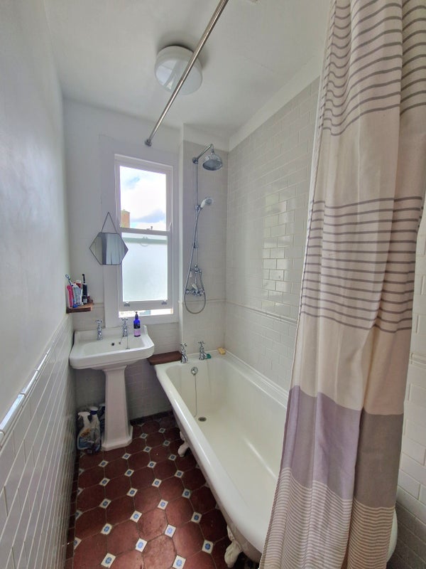 Room Lansdowne Road in Greater London