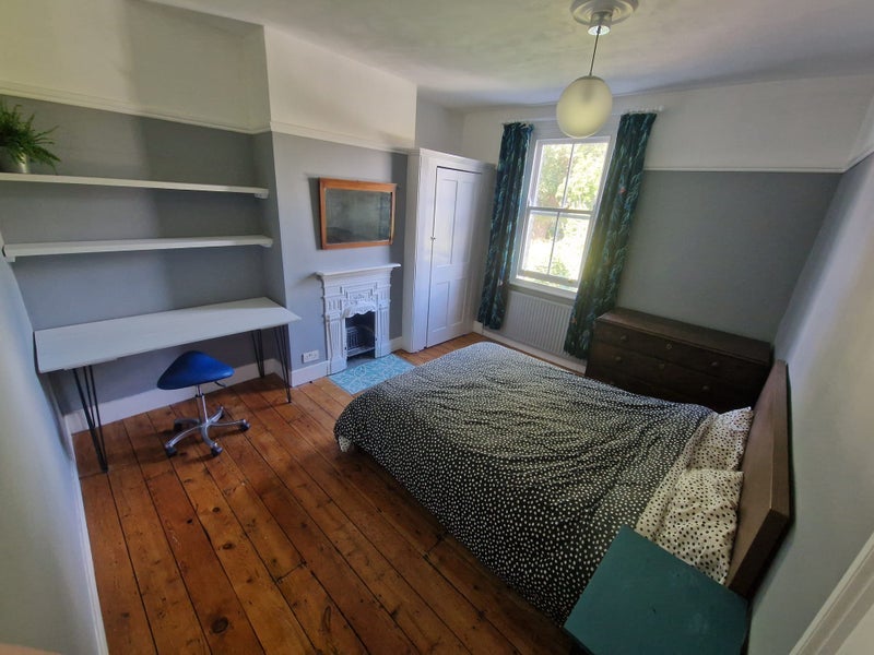 Room Lansdowne Road in Greater London